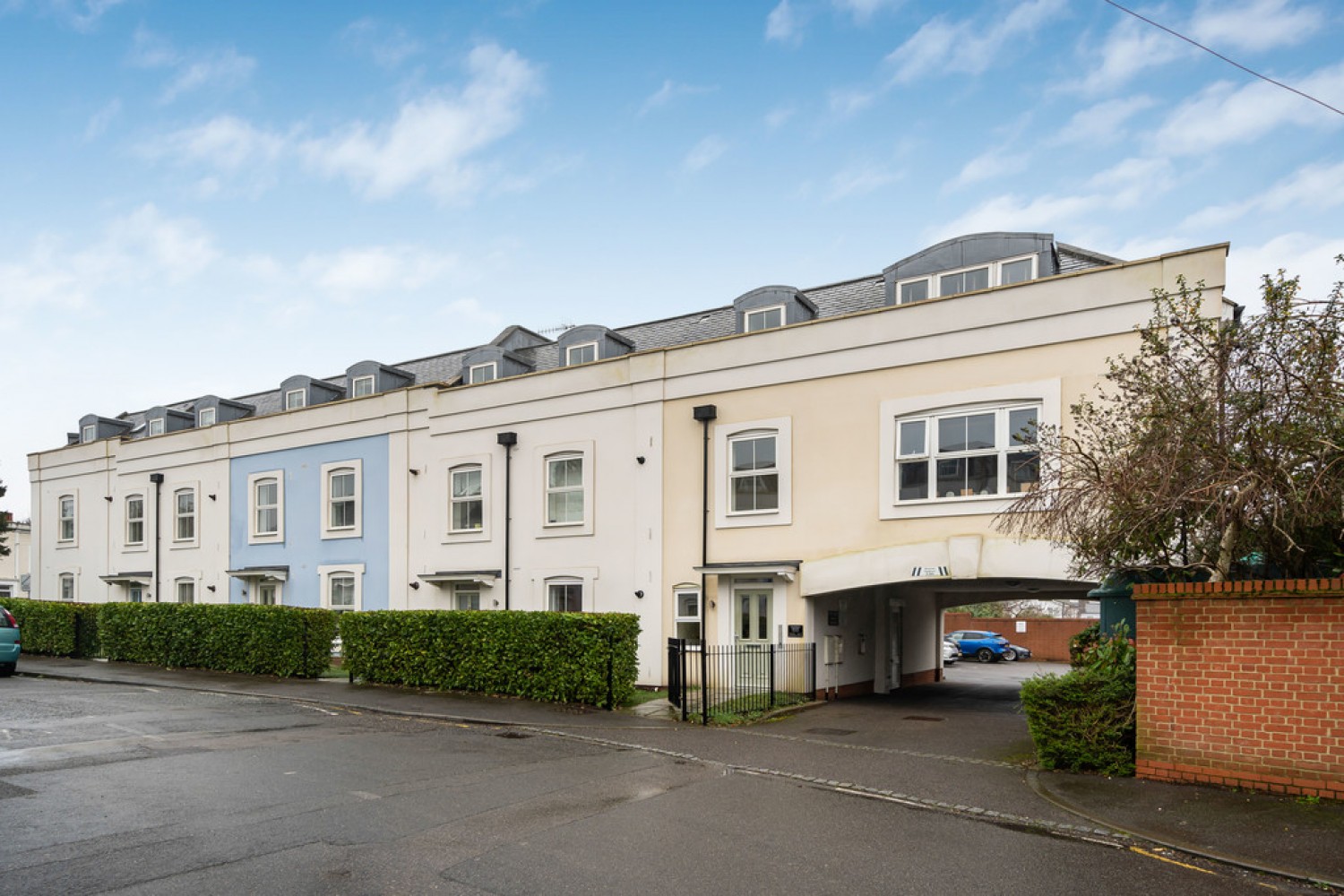 2 bedroom Flat for Auction Warren Road, Reigate