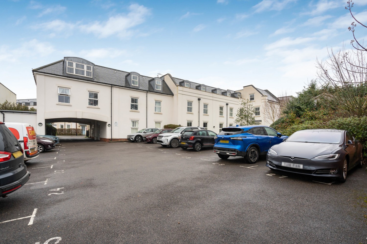 2 bedroom Flat for Auction Warren Road, Reigate