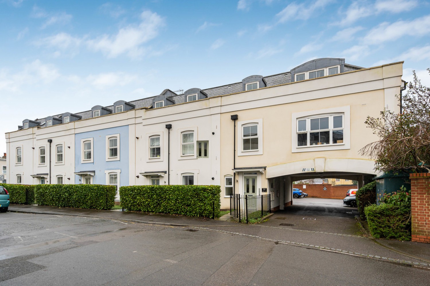 2 bedroom Flat for Auction Warren Road, Reigate