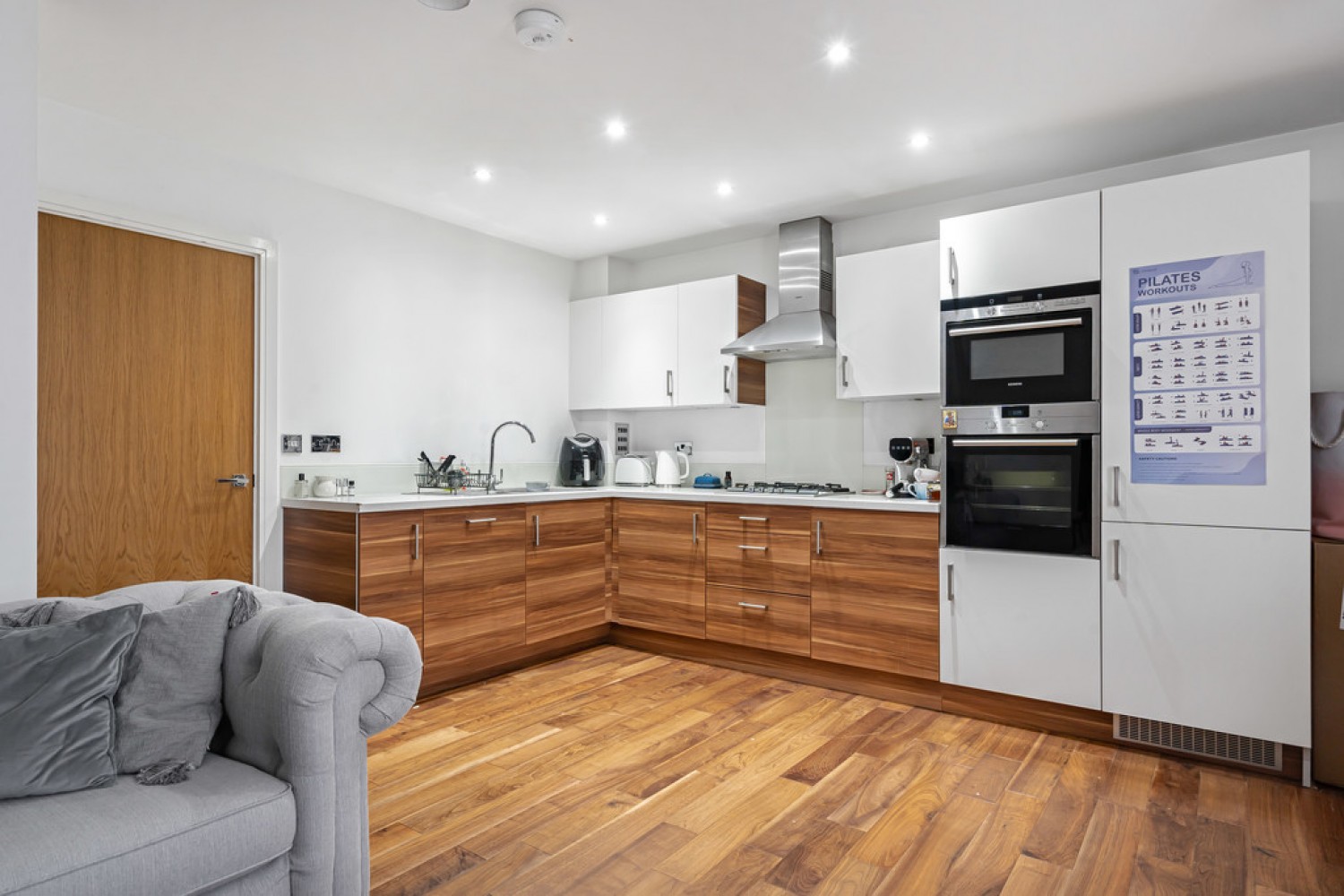 2 bedroom Flat for Auction Warren Road, Reigate