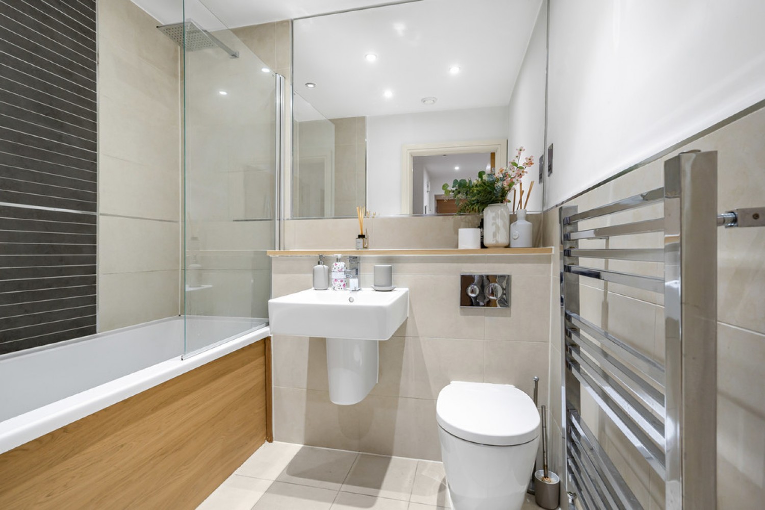 2 bedroom Flat for Auction Warren Road, Reigate