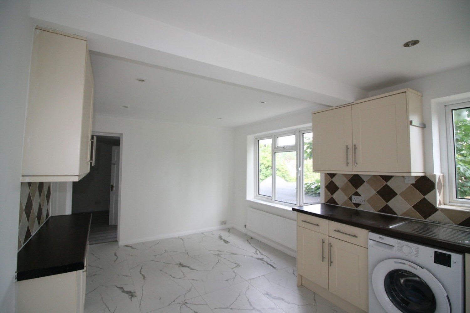 4 bedroom House for Letting Elsbrook Road, Redhill