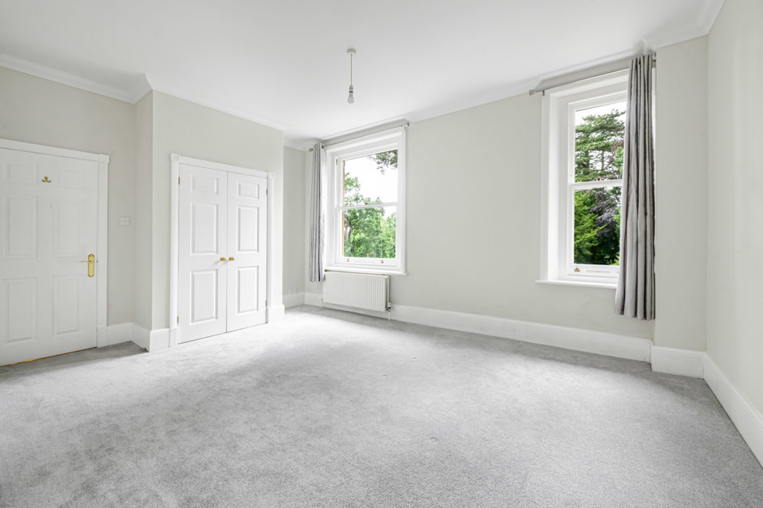 2 bedroom Flat for Sale Holmesdale Park, Coopers Hill Road