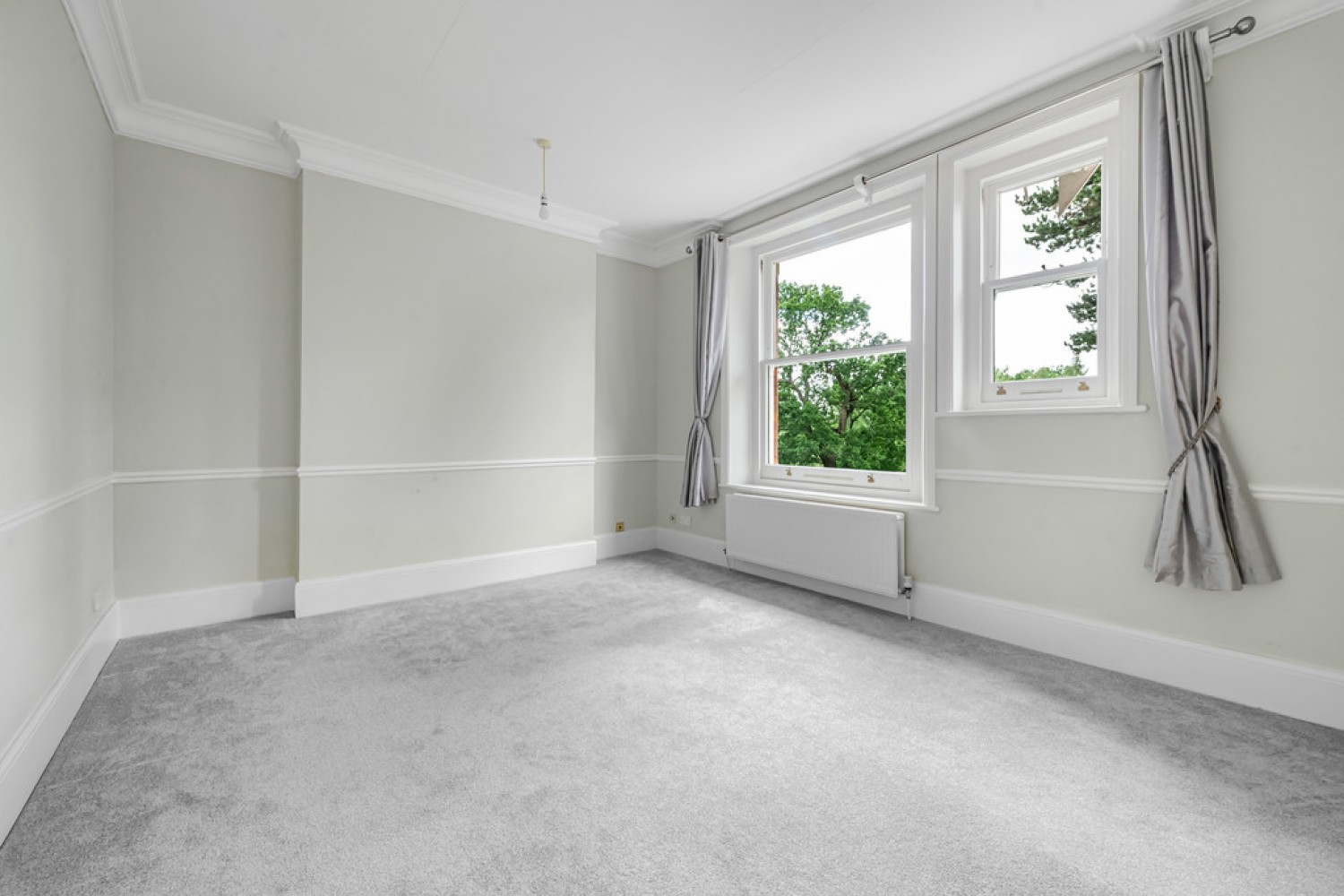 2 bedroom Flat for Sale Holmesdale Park, Coopers Hill Road