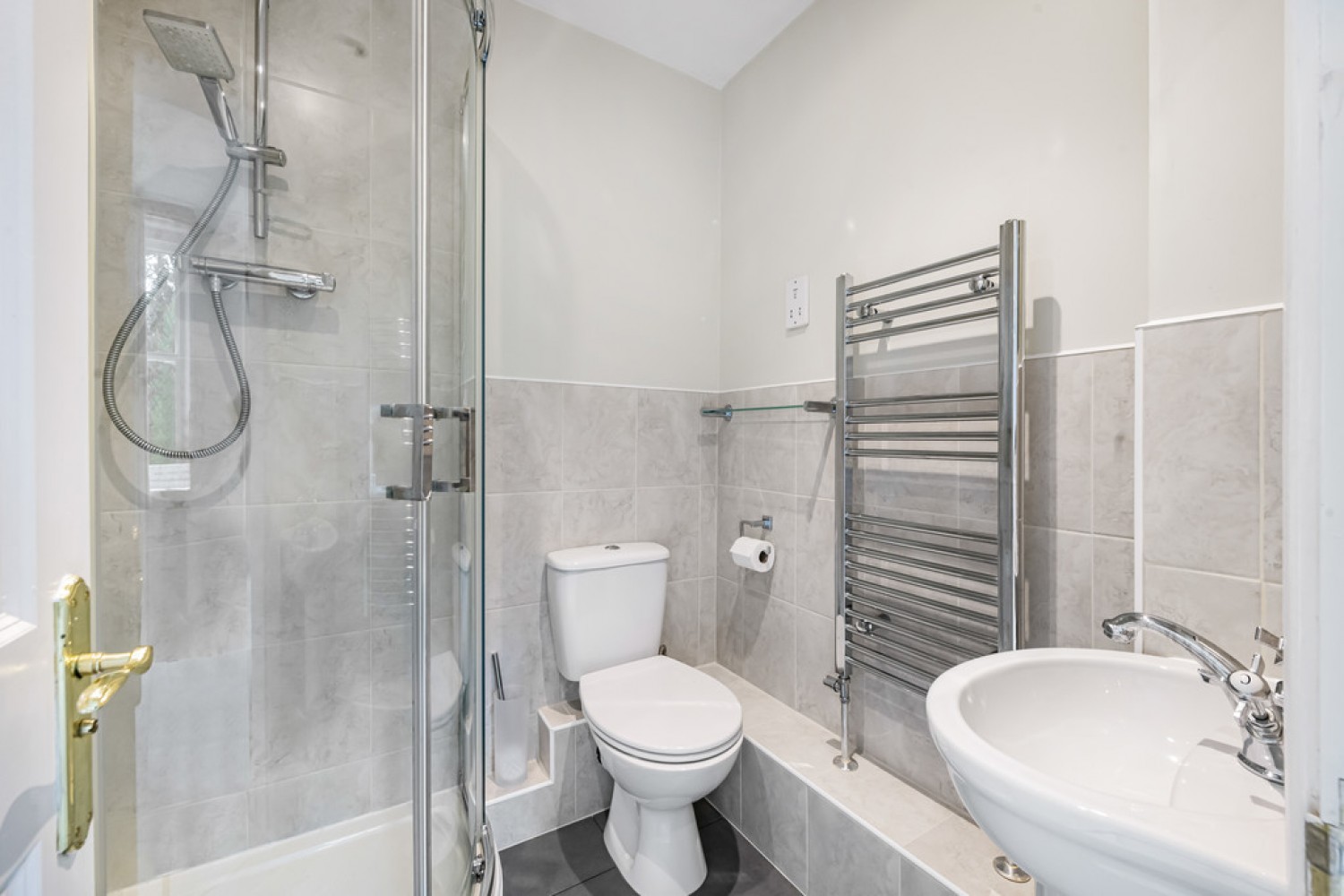 2 bedroom Flat for Sale Holmesdale Park, Coopers Hill Road