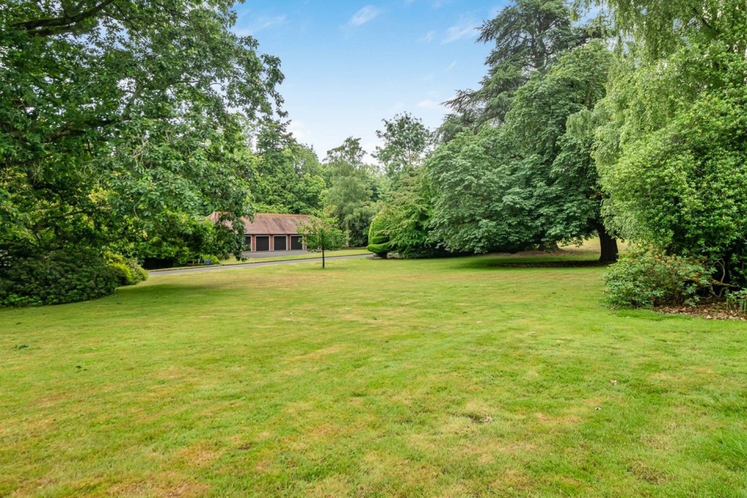 2 bedroom Flat for Sale Holmesdale Park, Coopers Hill Road