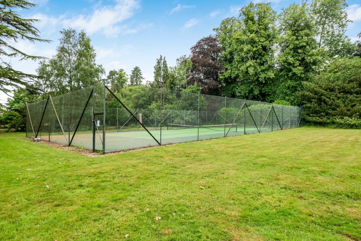 Holmesdale Park, Coopers Hill Road