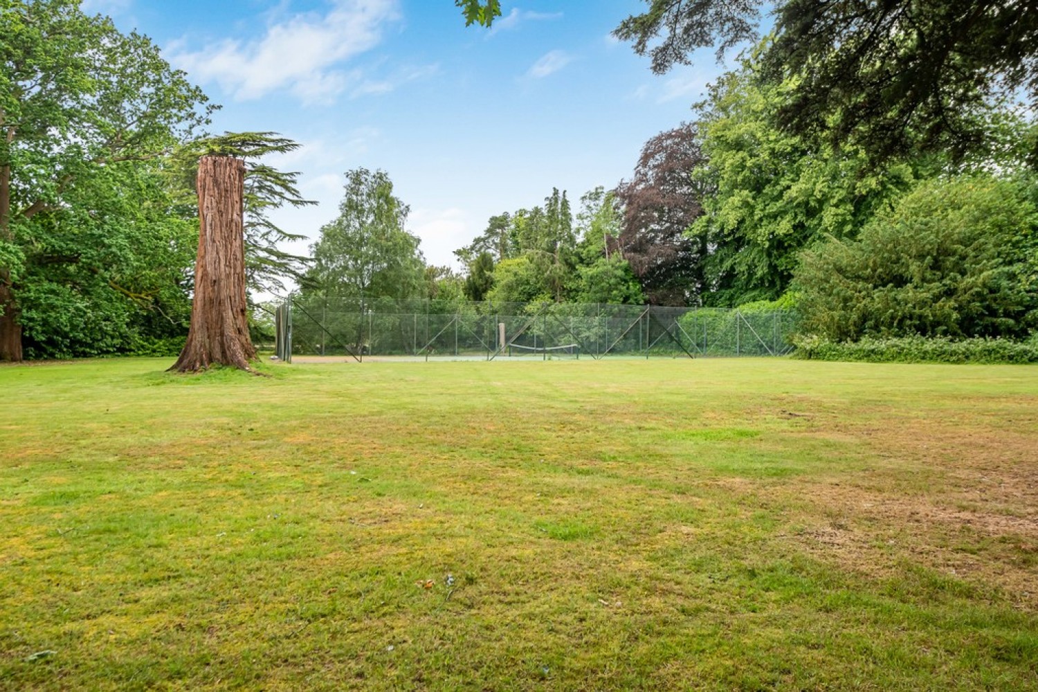 2 bedroom Flat for Sale Holmesdale Park, Coopers Hill Road