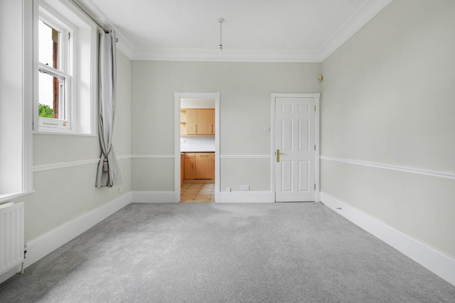 2 bedroom Flat for Sale Holmesdale Park, Coopers Hill Road