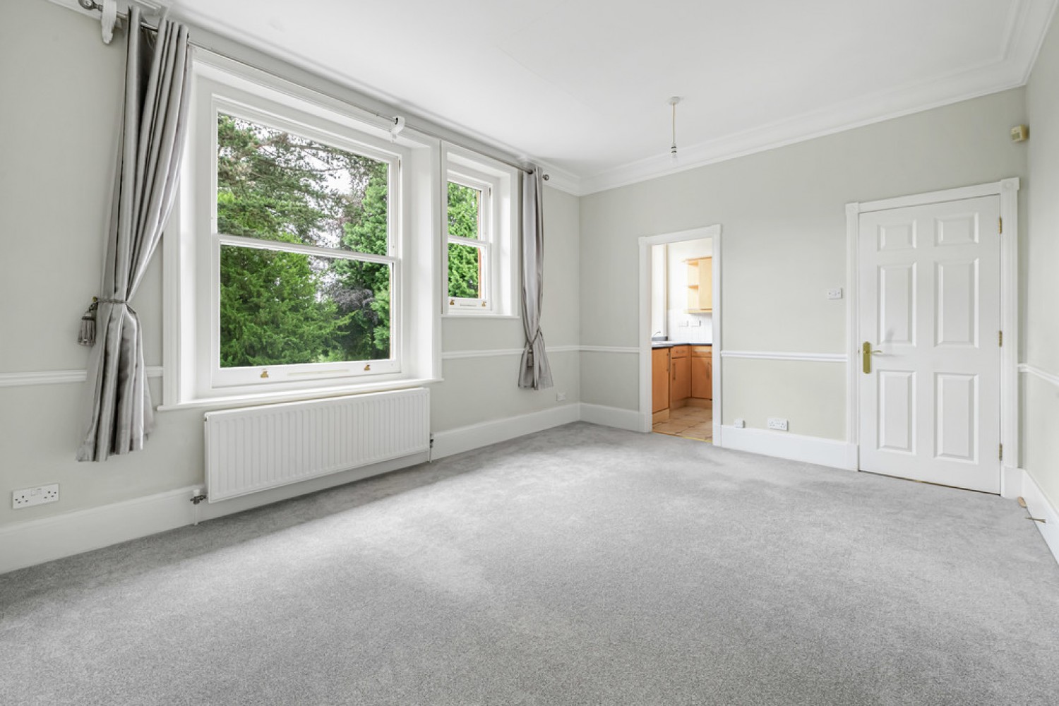 2 bedroom Flat for Sale Holmesdale Park, Coopers Hill Road