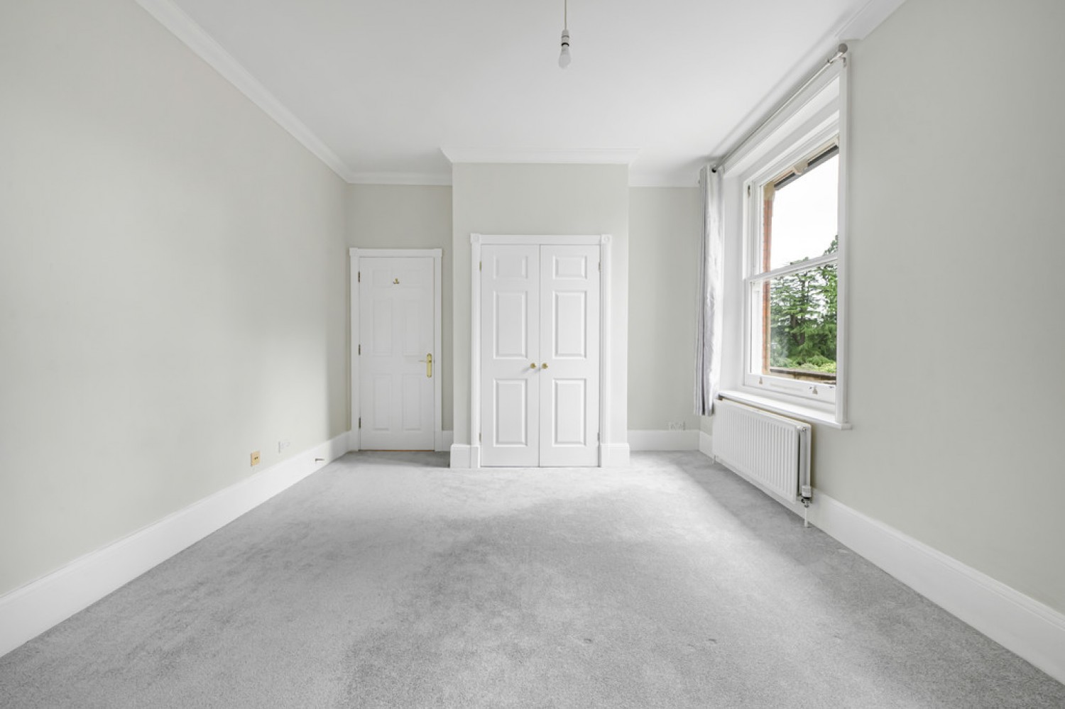2 bedroom Flat for Sale Holmesdale Park, Coopers Hill Road