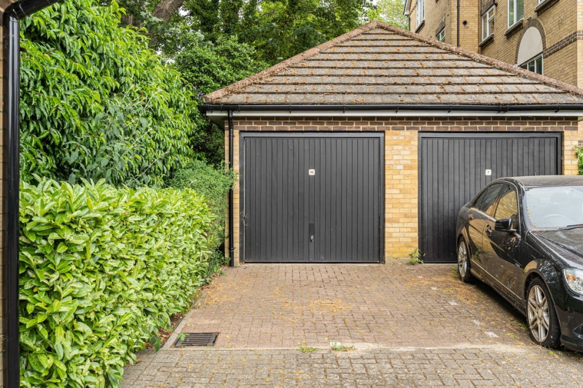 15 Queens Court, St Annes Way