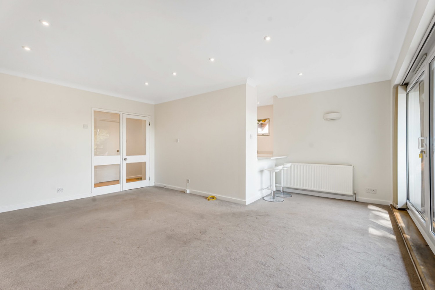 3 bedroom Flat for Sale Succombs Place, Warlingham