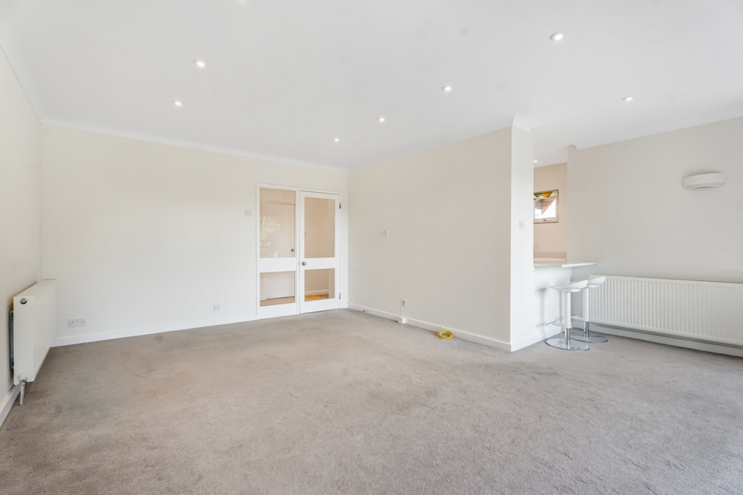3 bedroom Flat for Sale Succombs Place, Warlingham