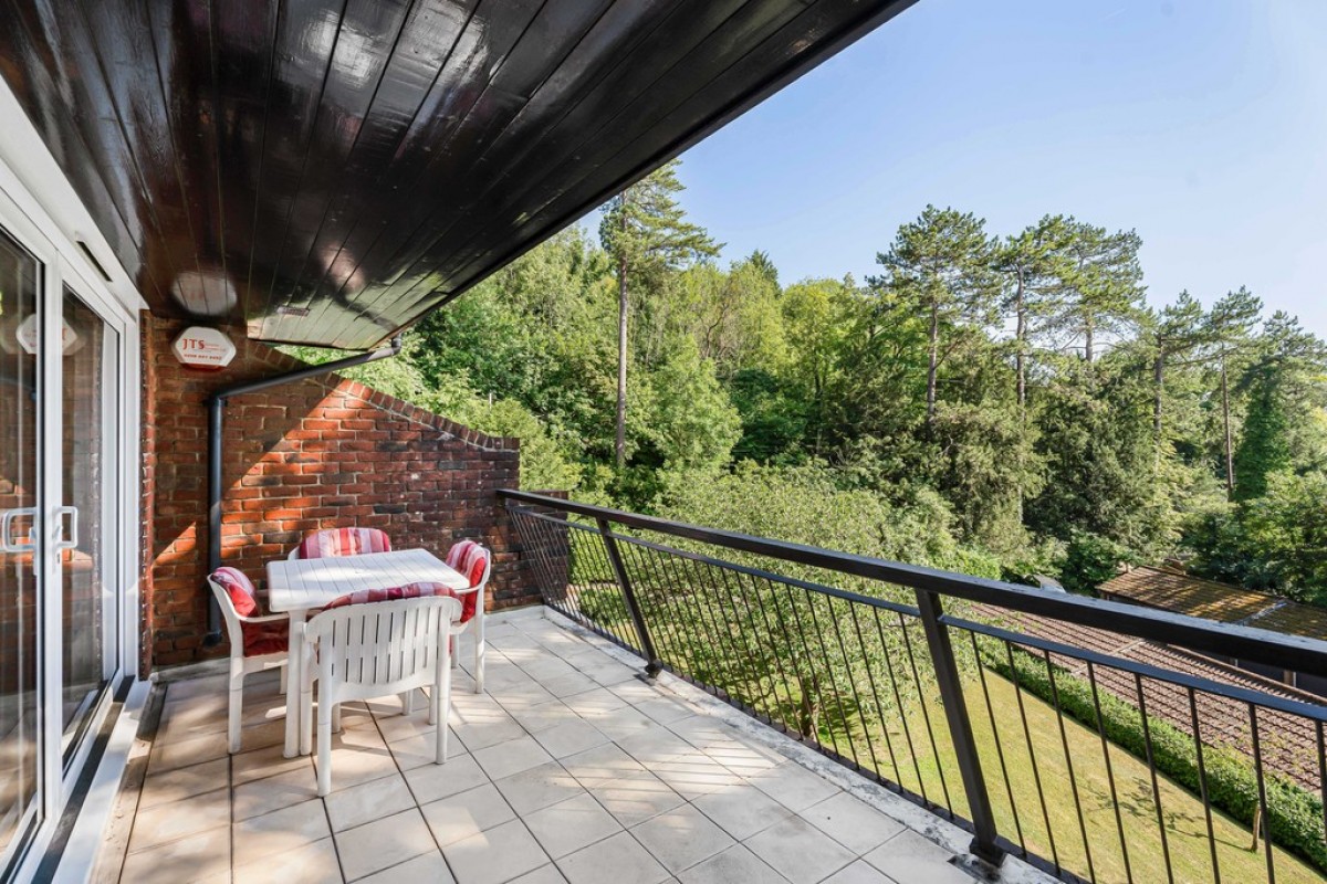 Succombs Place, Warlingham