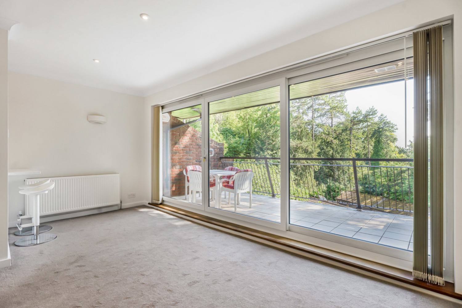 3 bedroom Flat for Sale Succombs Place, Warlingham