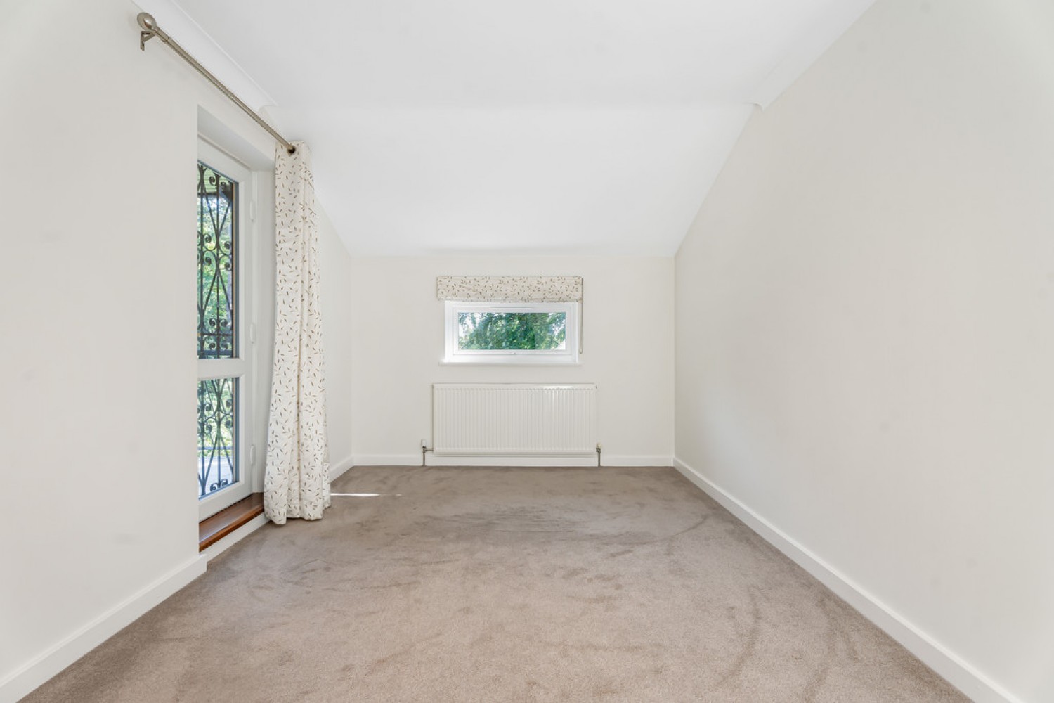 3 bedroom Flat for Sale Succombs Place, Warlingham