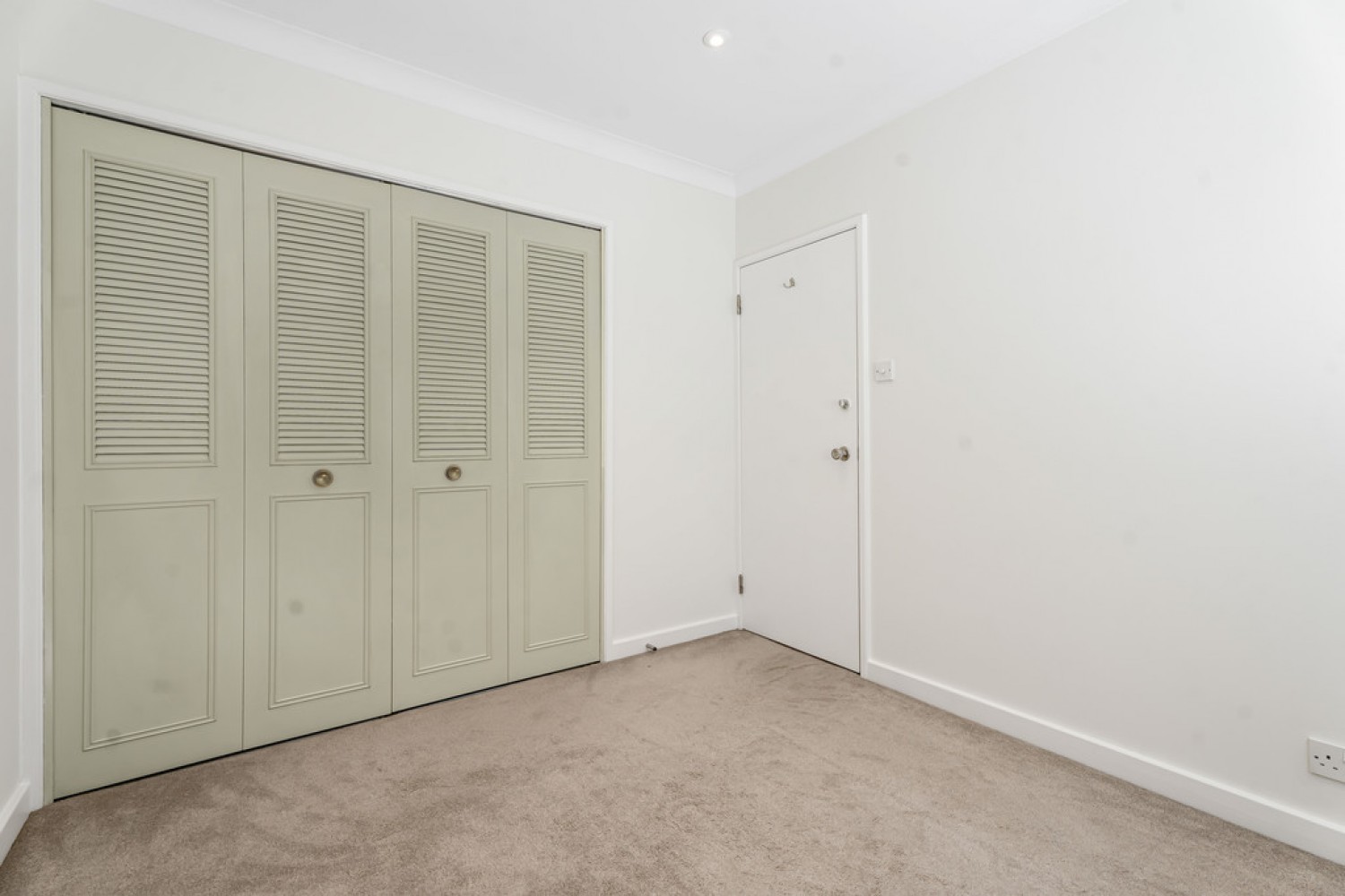 3 bedroom Flat for Sale Succombs Place, Warlingham