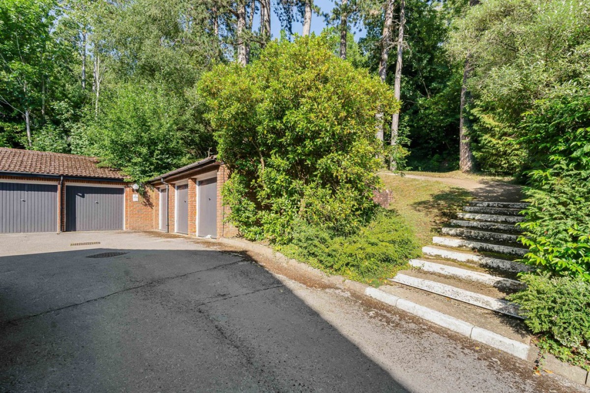 Succombs Place, Warlingham