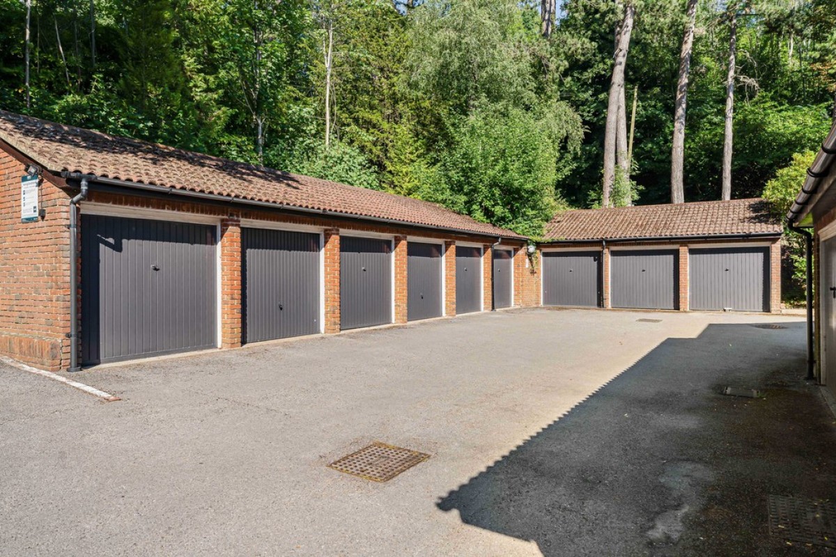 Succombs Place, Warlingham