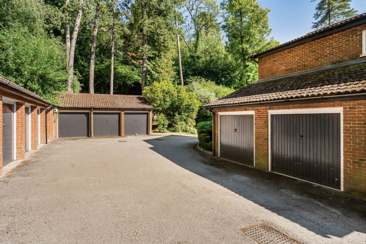Succombs Place, Warlingham