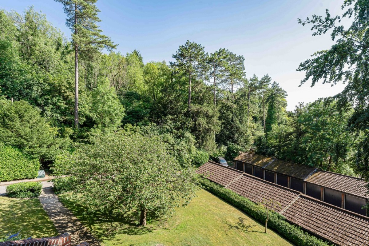 Succombs Place, Warlingham