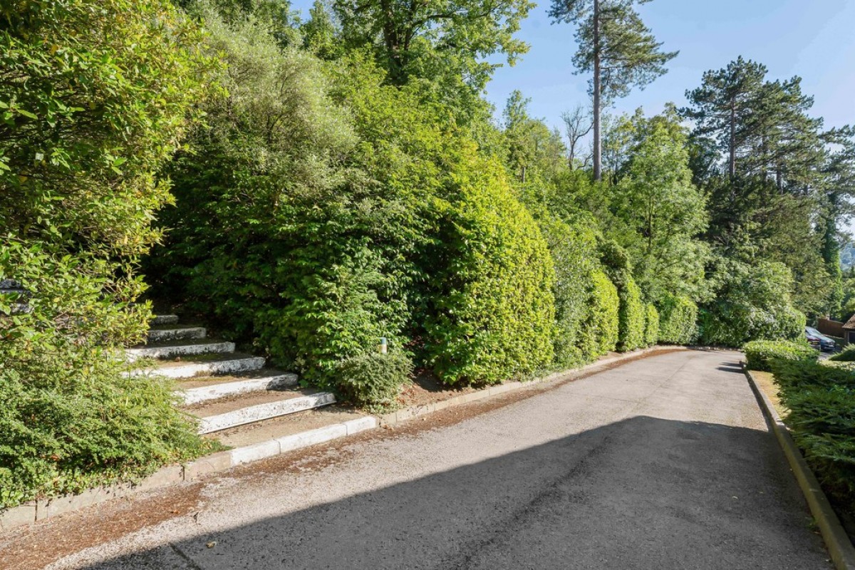 Succombs Place, Warlingham