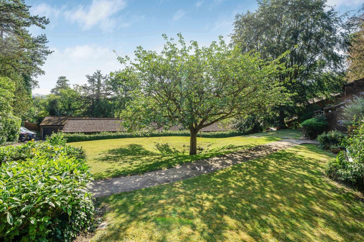 Succombs Place, Warlingham