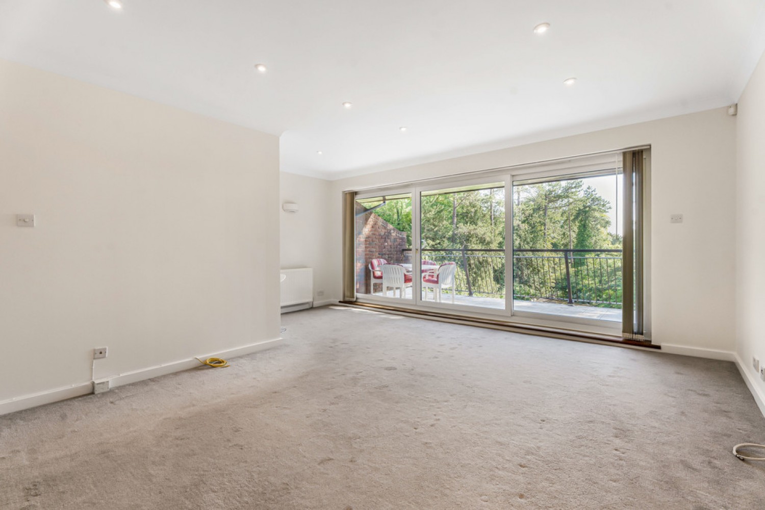 3 bedroom Flat for Sale Succombs Place, Warlingham