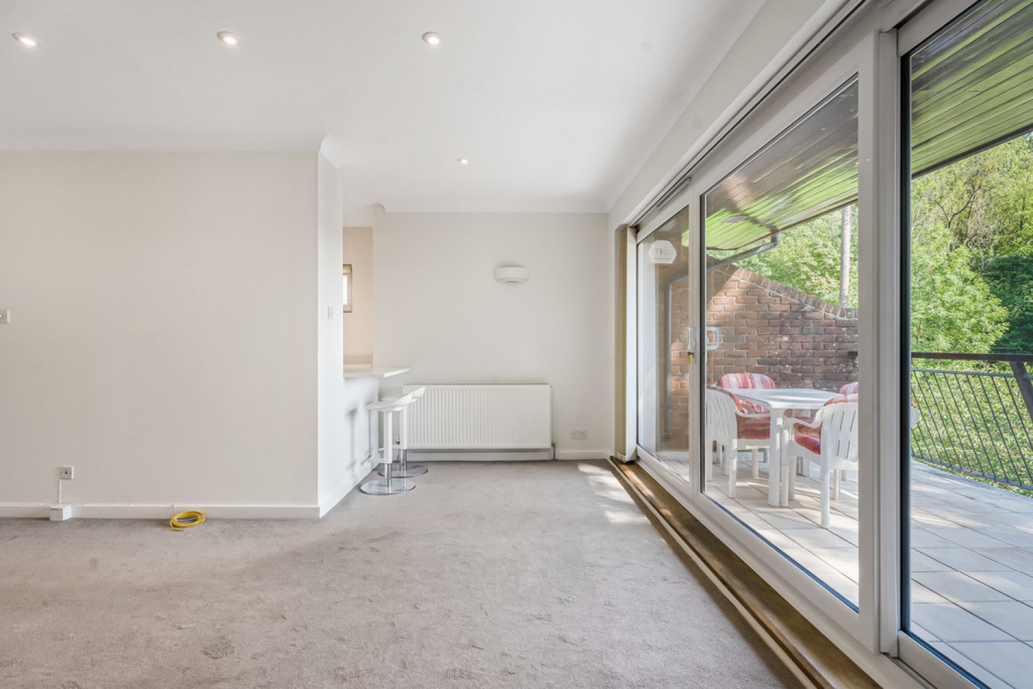 3 bedroom Flat for Sale Succombs Place, Warlingham