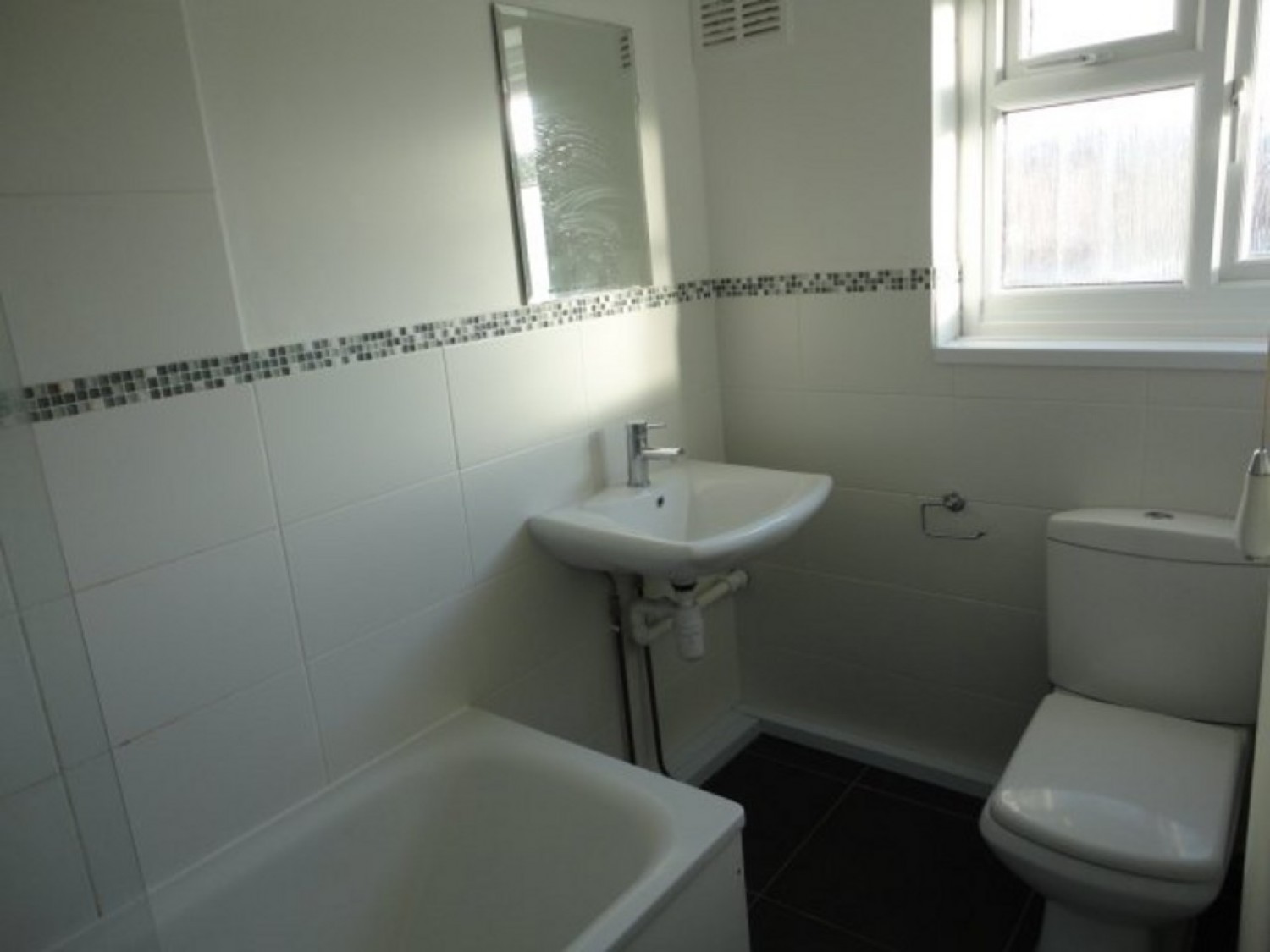 3 bedroom Flat for Sale Blackwater Road, Eastbourne