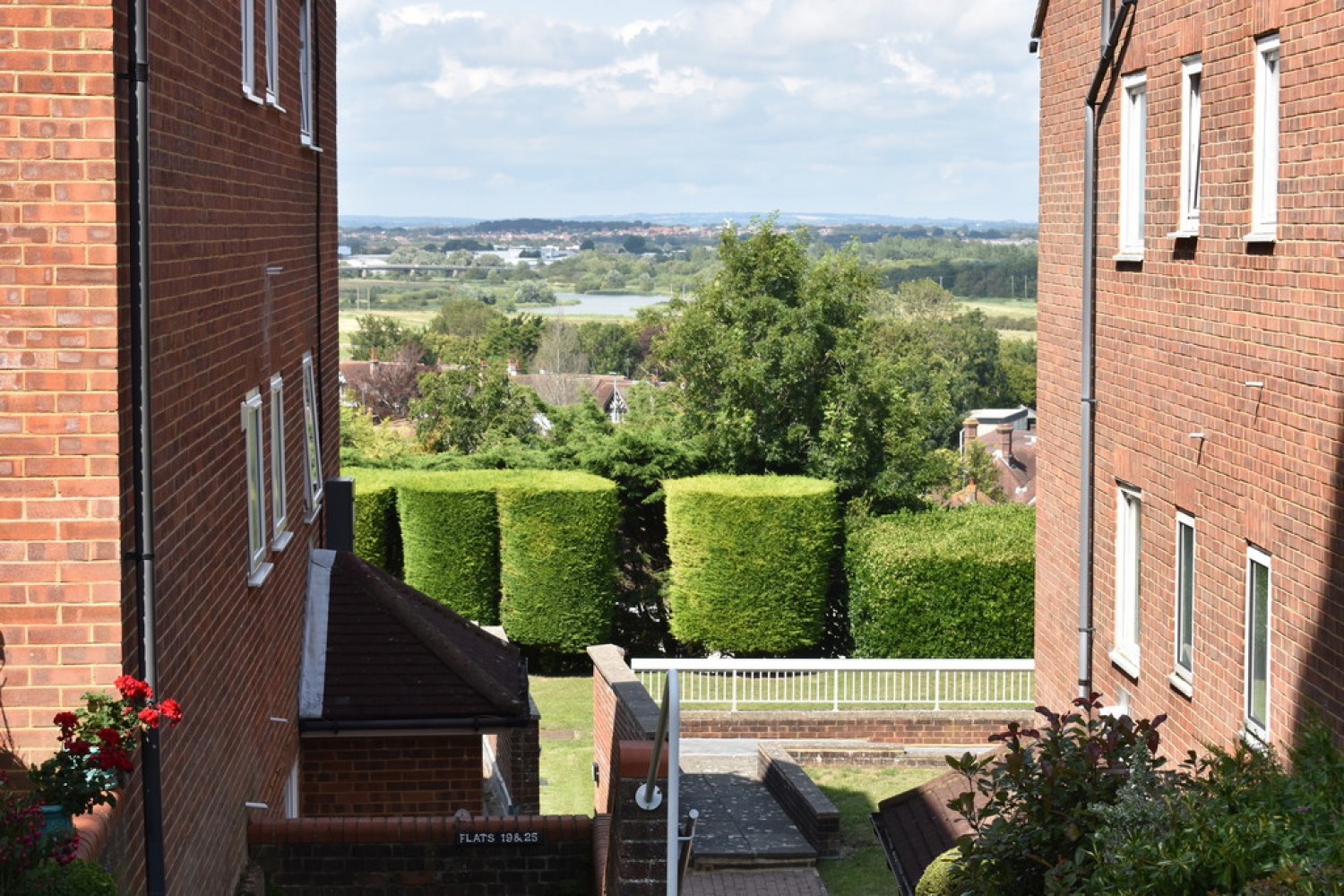 2 bedroom Flat for Sale 30 Carew Road