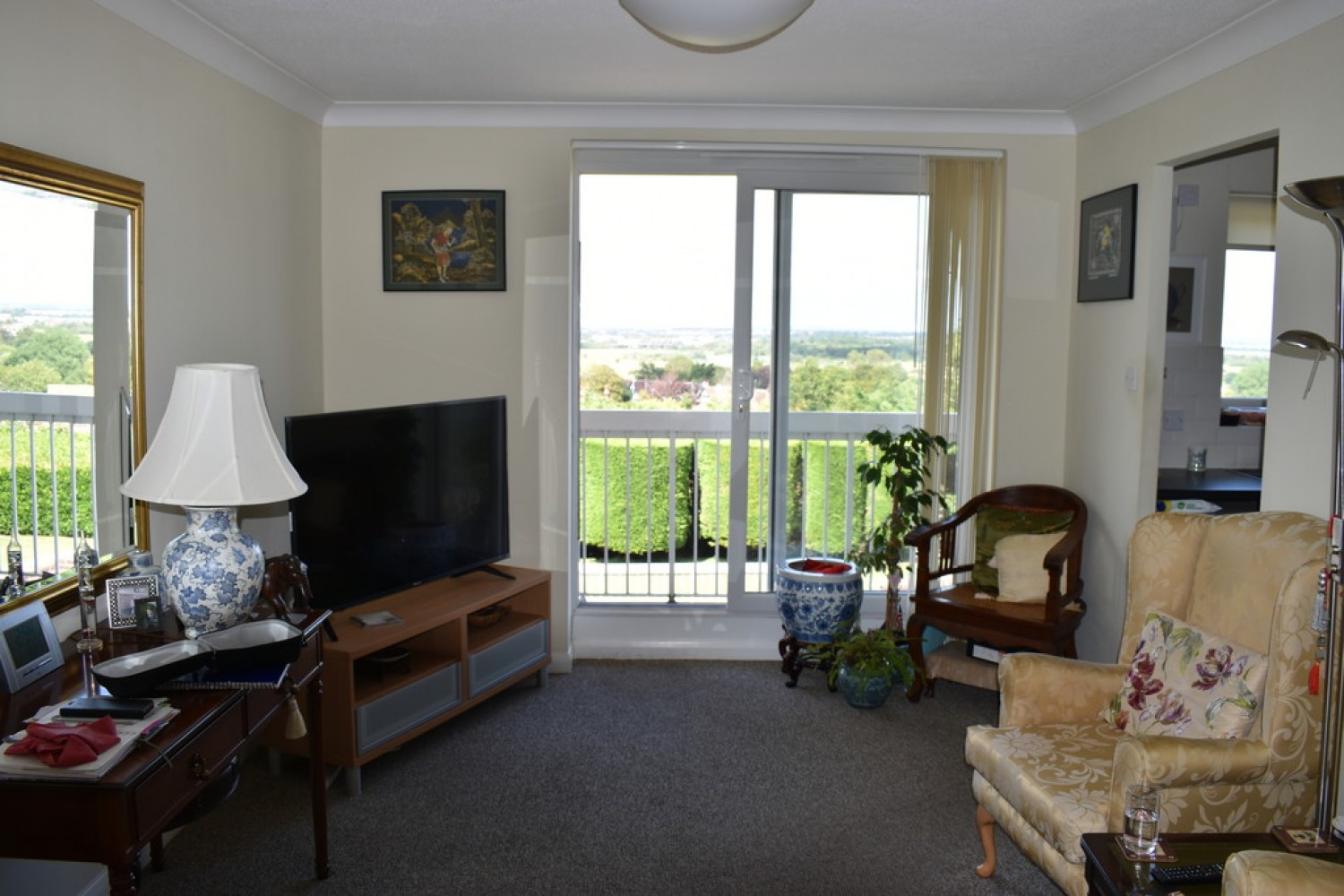 2 bedroom Flat for Sale 30 Carew Road