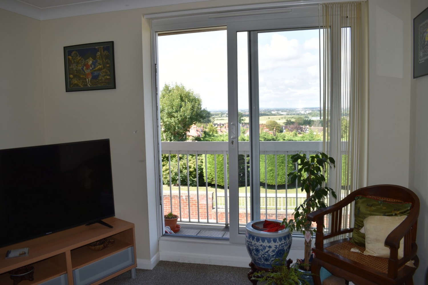 2 bedroom Flat for Sale 30 Carew Road