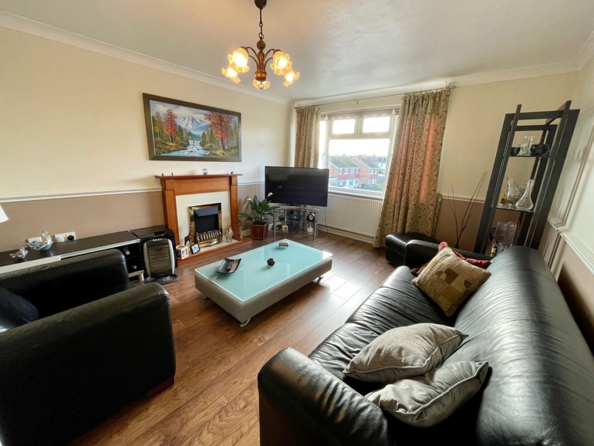 The Lawns, Roselands Avenue