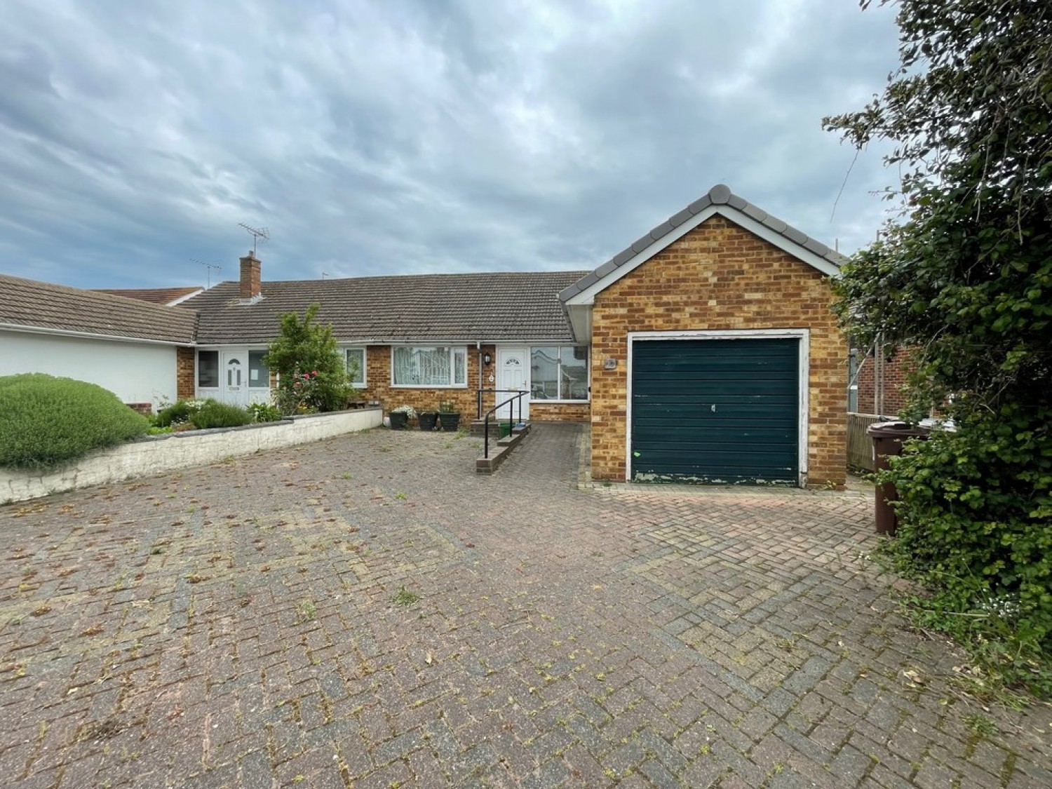 2 bedroom Bungalow for Sale Langney Green