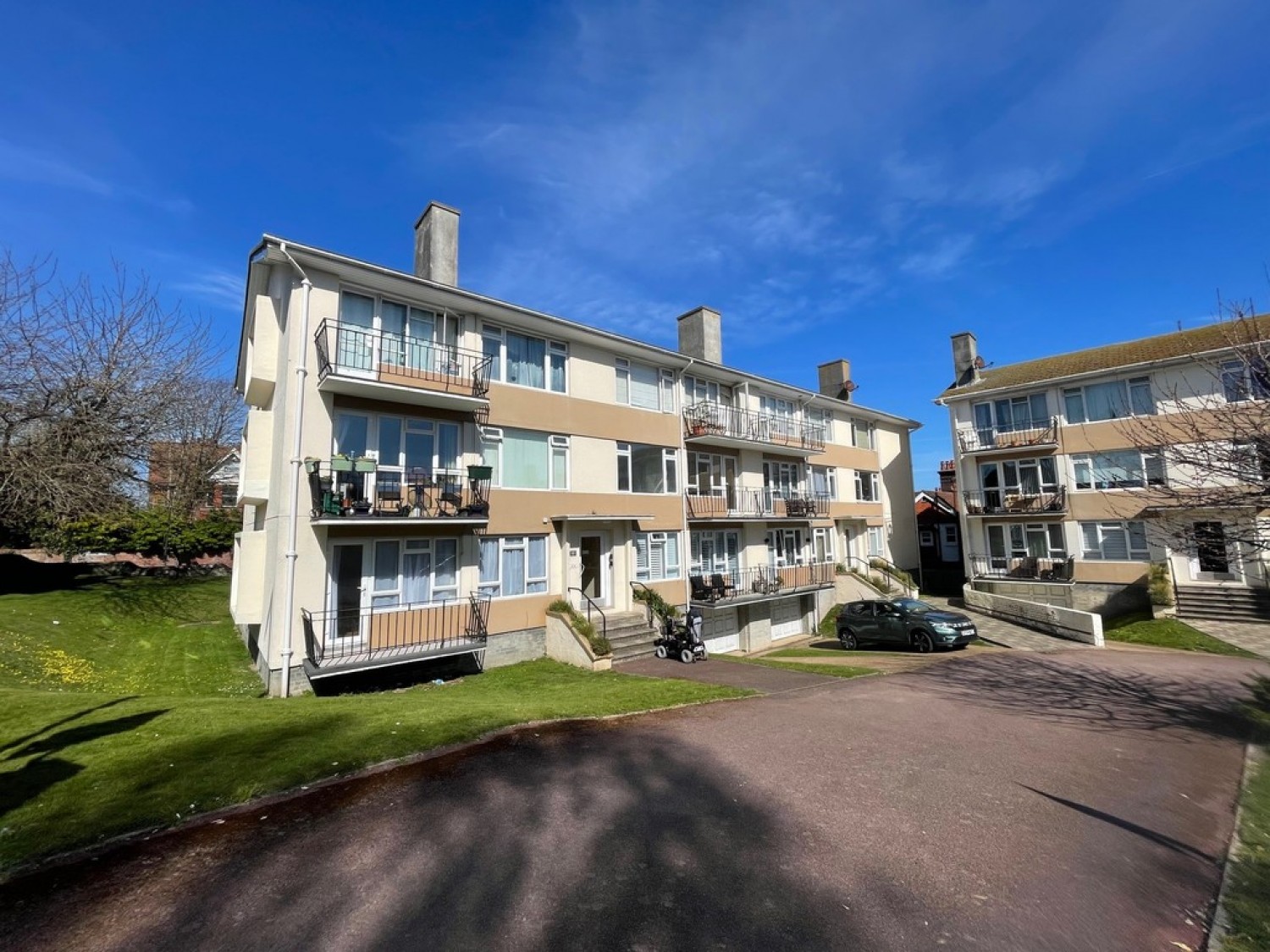 2 bedroom Flat for Sale Carew Road, Eastbourne