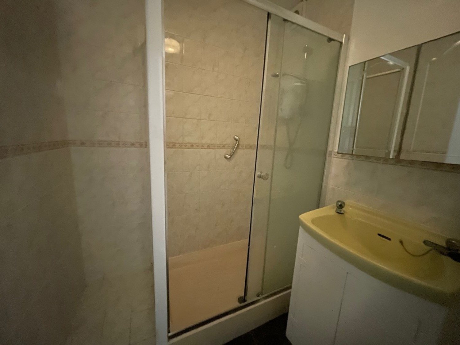 2 bedroom Flat for Sale Carew Road, Eastbourne