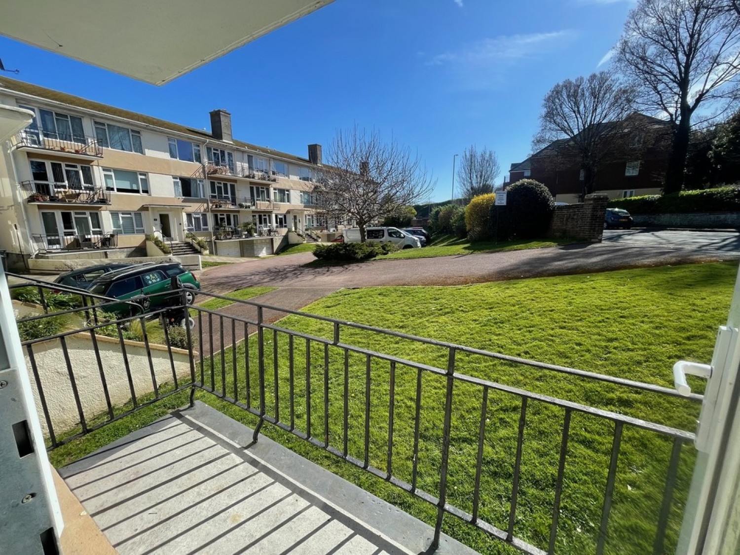 2 bedroom Flat for Sale Carew Road, Eastbourne