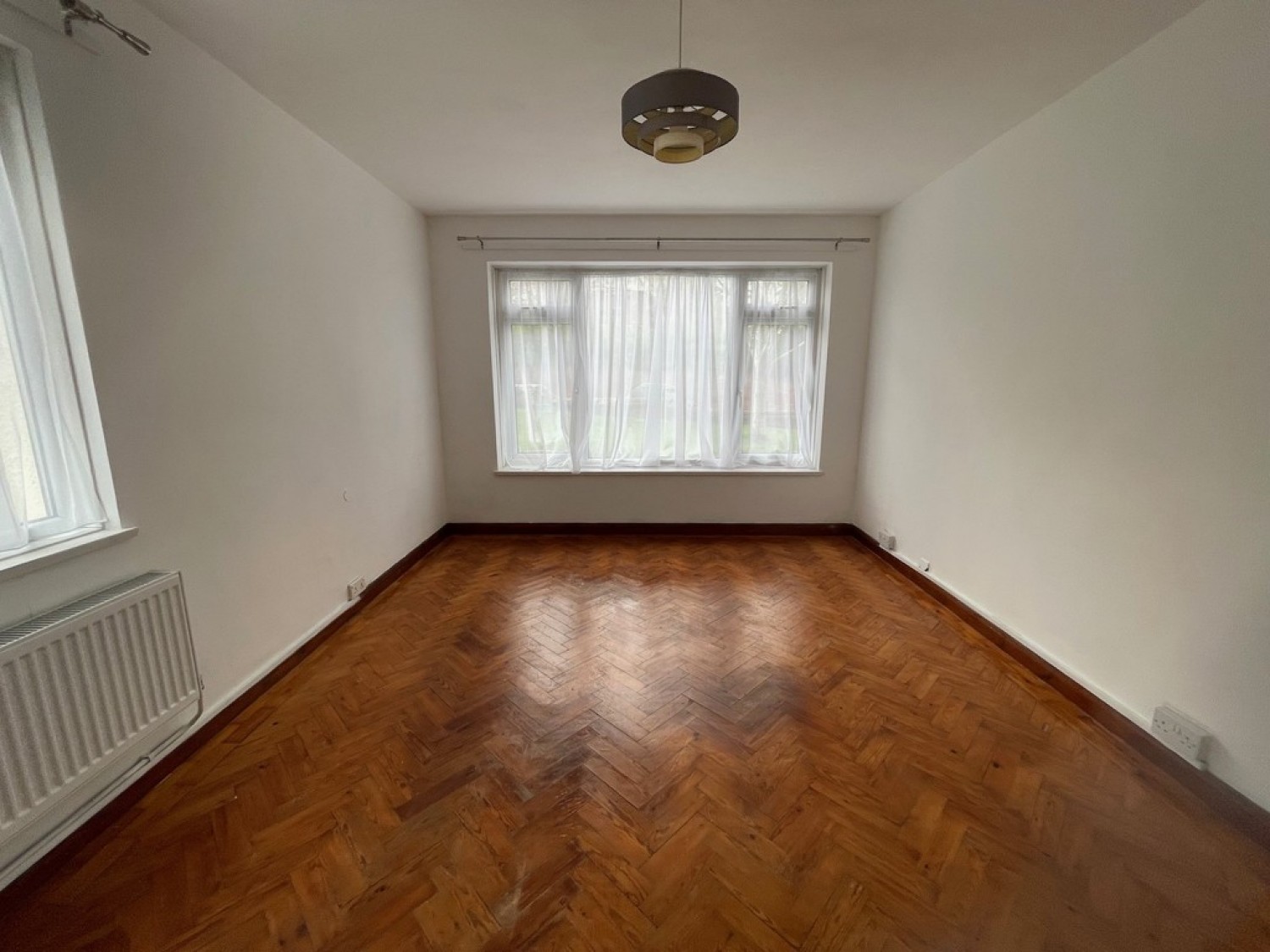 2 bedroom Flat for Sale Carew Road, Eastbourne