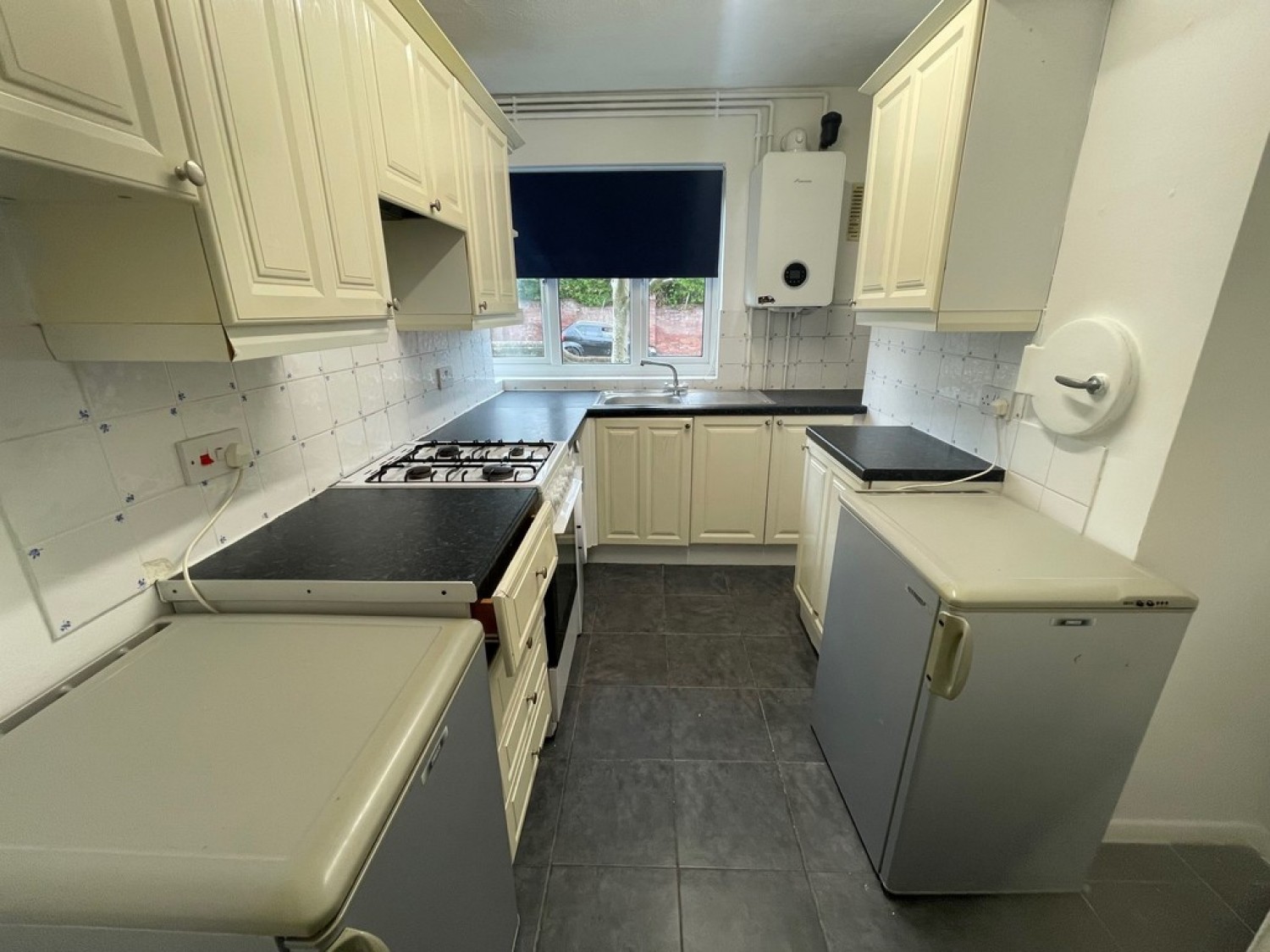 2 bedroom Flat for Sale Carew Road, Eastbourne