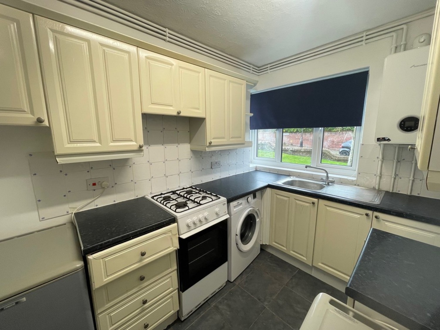 2 bedroom Flat for Sale Carew Road, Eastbourne