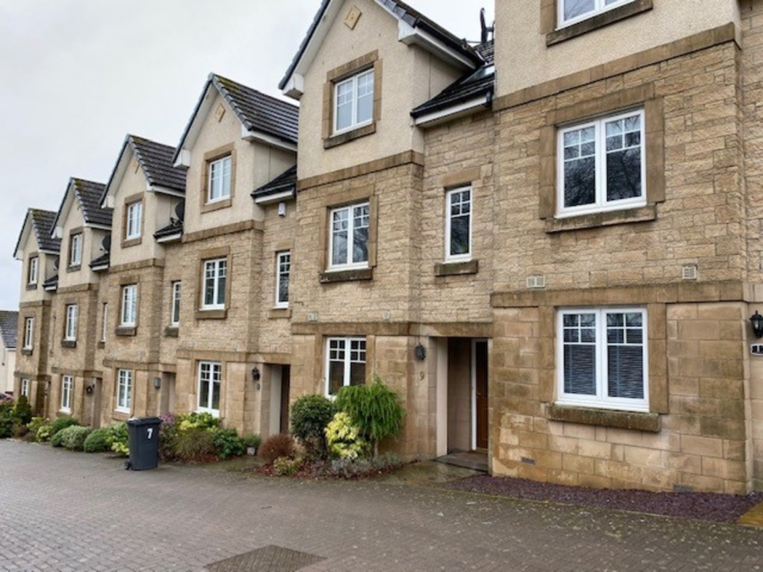 4 bedroom House in Foxglove Neuk, Dunfermline