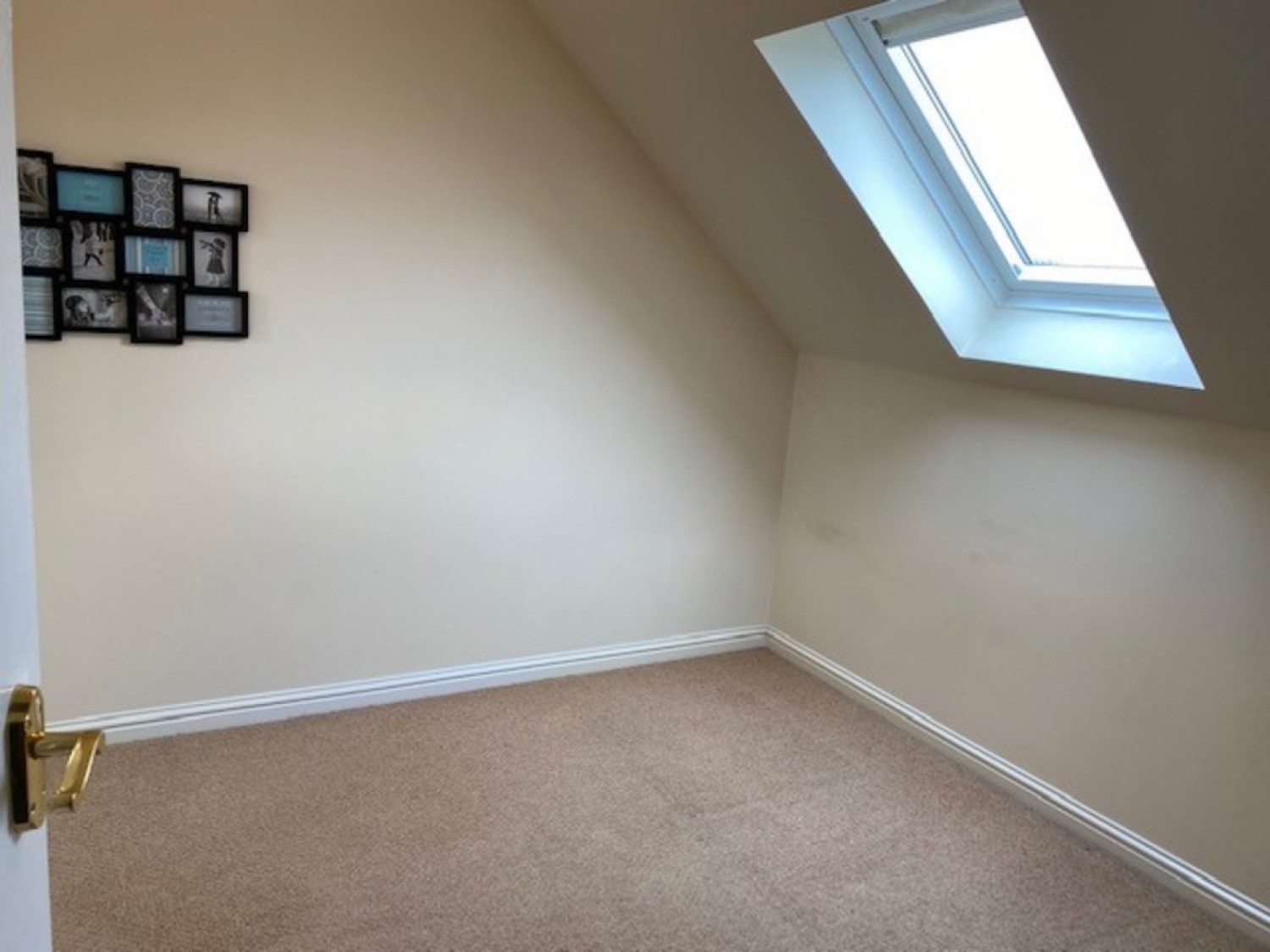4 bedroom House in Foxglove Neuk, Dunfermline