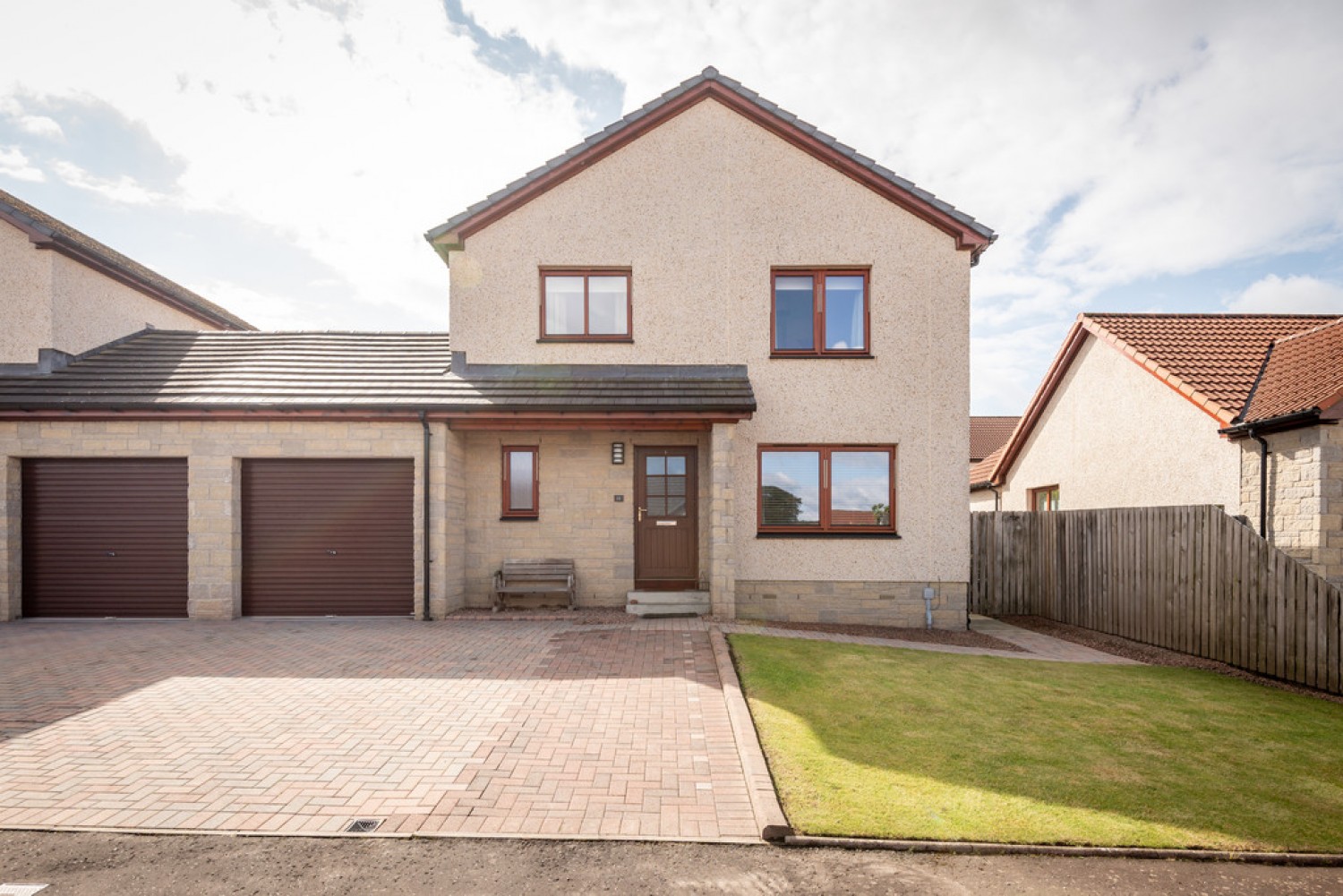 Carneil Gardens, Carnock