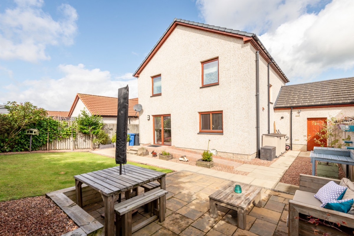 Carneil Gardens, Carnock