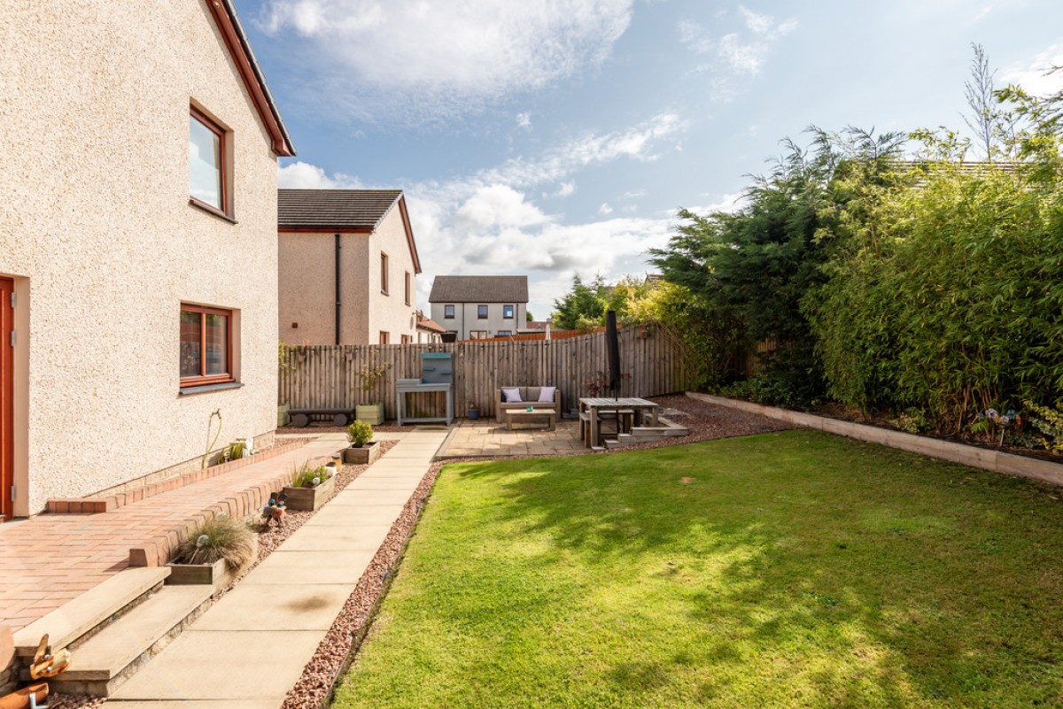 Carneil Gardens, Carnock