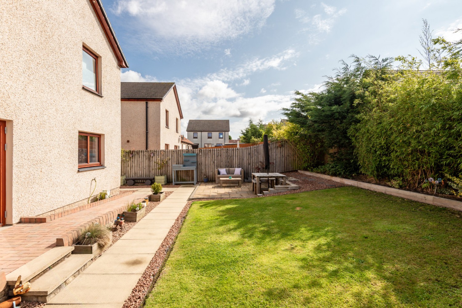 Carneil Gardens, Carnock