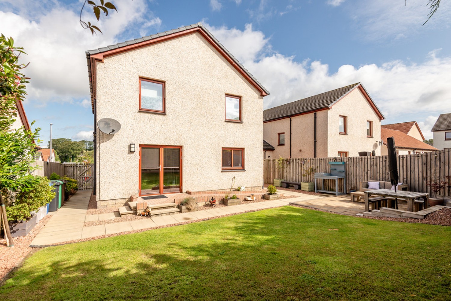 Carneil Gardens, Carnock