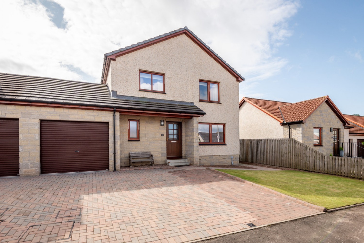 Carneil Gardens, Carnock